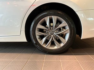 2019 Toyota Avalon Hybrid XLE